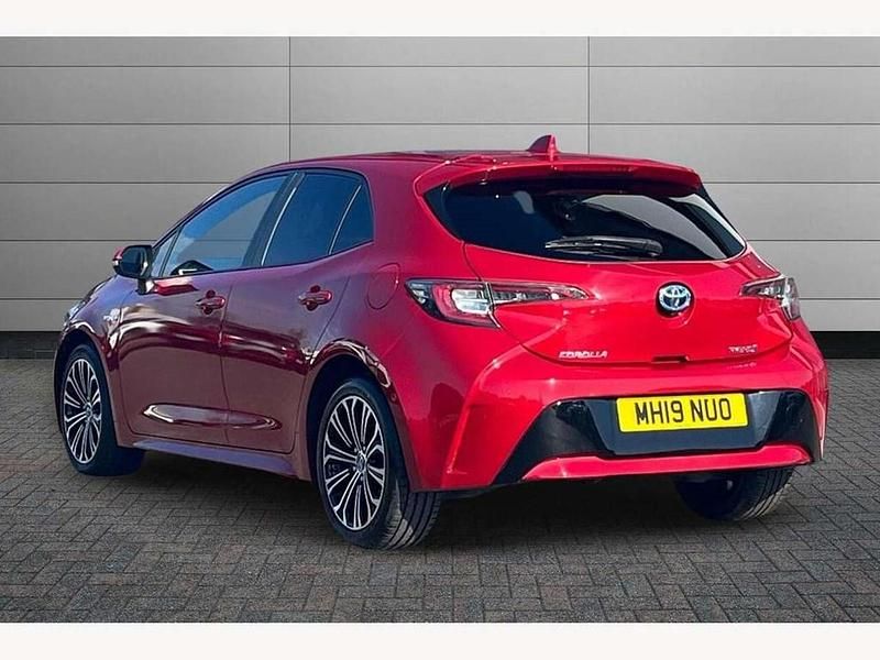 Used Toyota Corolla Design 120 HP (88 kW) 2019 Red Hatchback