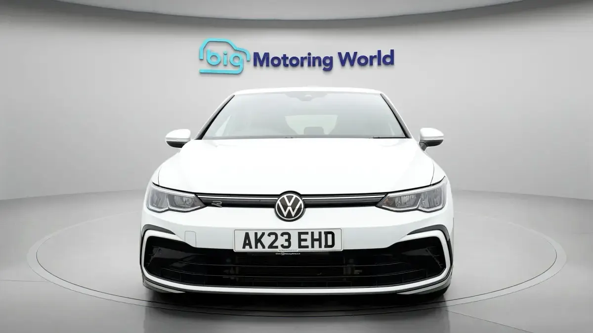 Used VW Golf VIII R-line 150 HP (110 kW) 2023 White Hatchback