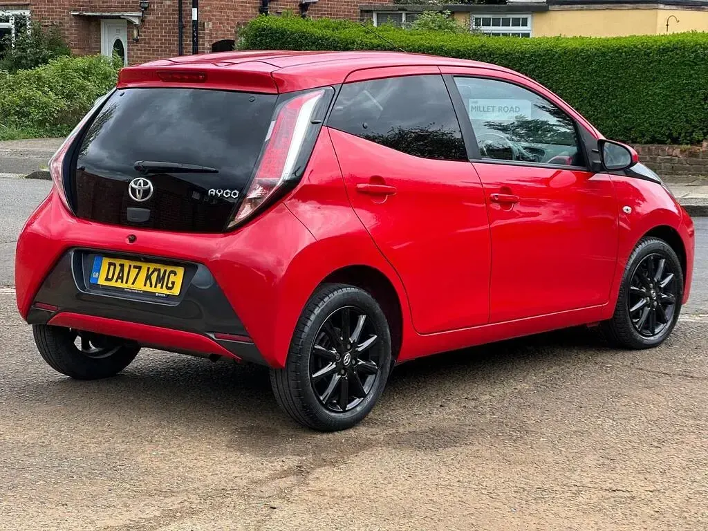 Used Toyota Aygo x-style 69 HP (50 kW) 2017 Red Hatchback