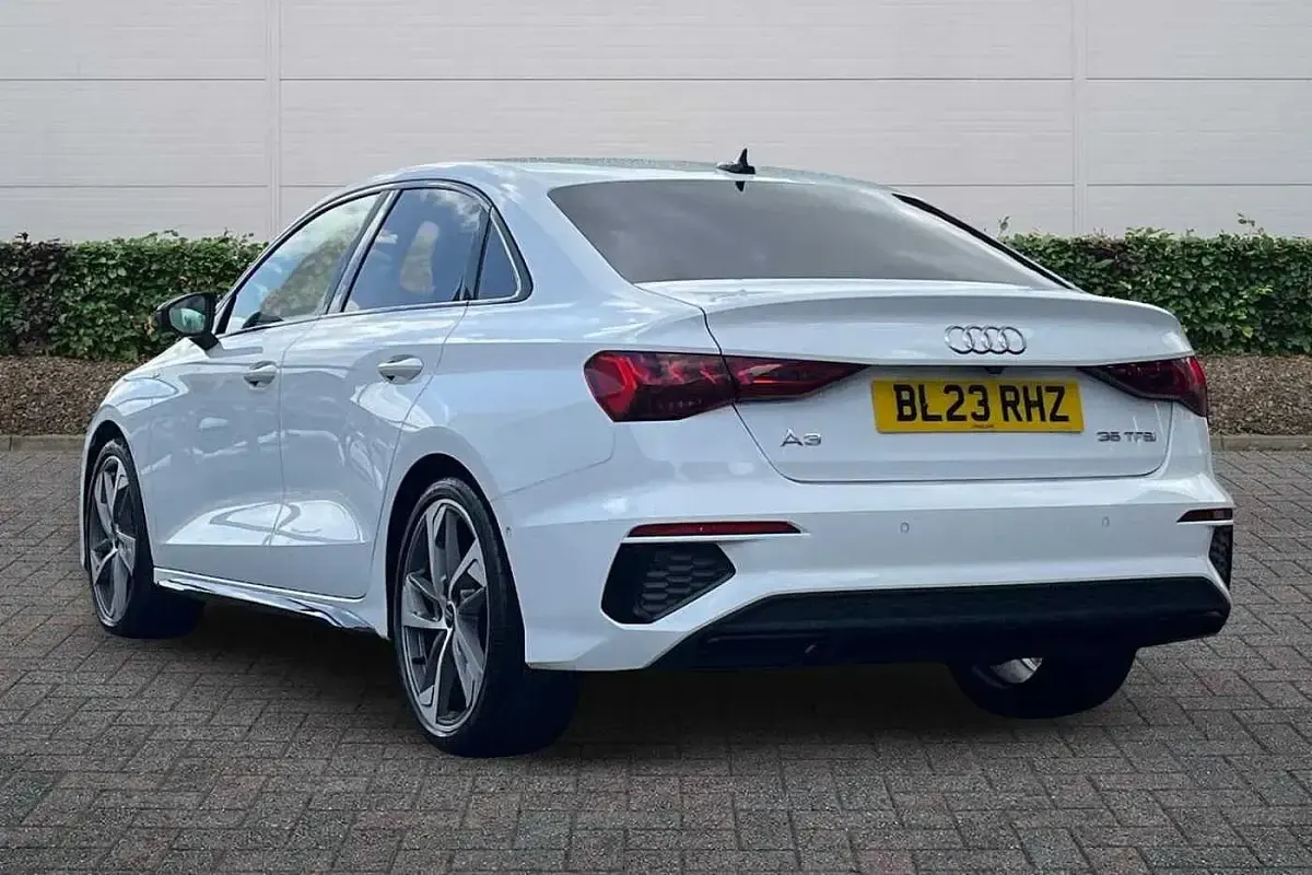 Used Audi A3 Comfort 150 HP (110 kW) 2023 White Sedan