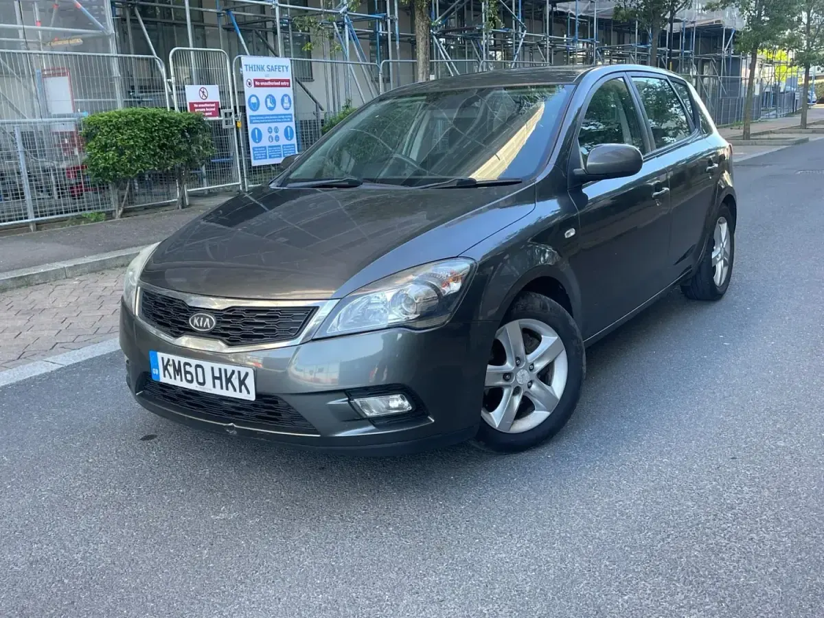 Usado Kia Ceed 2010 Cinzento Citadino