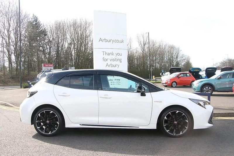 Used Toyota Corolla Sport 120 HP (88 kW) 2020 White Hatchback