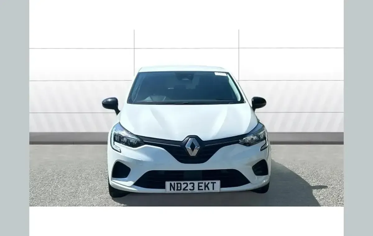 Used Renault Clio Evolution 143 HP (105 kW) 2023 White Hatchback