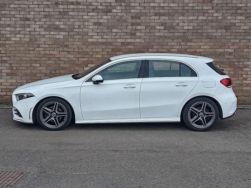 Used Mercedes A180 Executive 136 HP (100 kW) 2019 White Hatchback