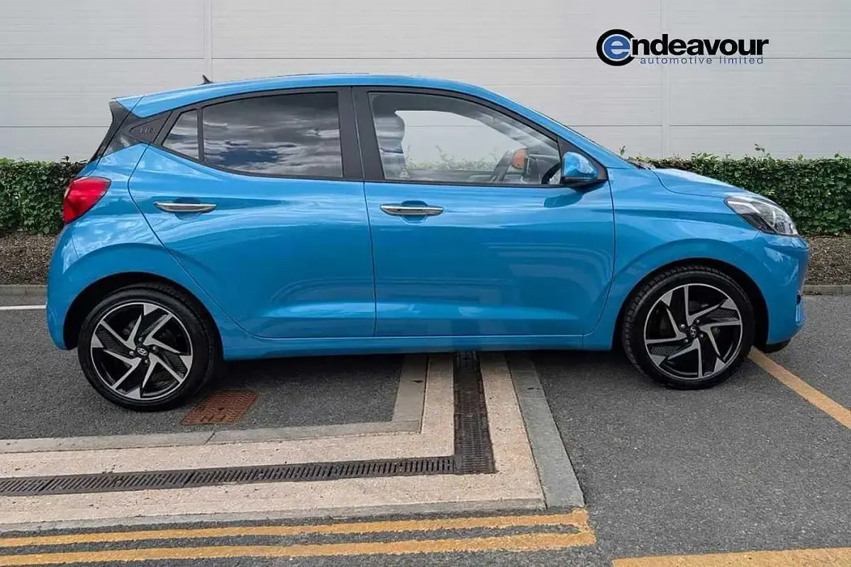 Used Hyundai i10 Premium 84 HP (61 kW) 2023 Turquoise Hatchback