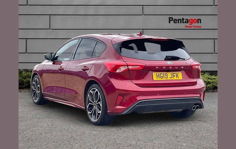 Used Ford Focus ST-Line X 123 HP (90 kW) 2019 Red Hatchback