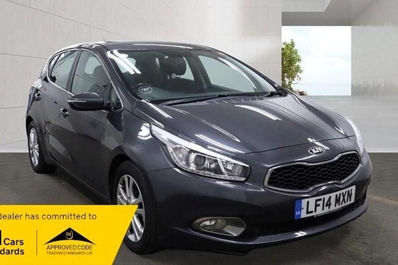 Used Kia Ceed 133 HP (97 kW) 2014 Silver Hatchback