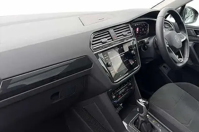 Usado VW Tiguan Elegance 150 HP (110 kW) 2023 Cinzento SUV