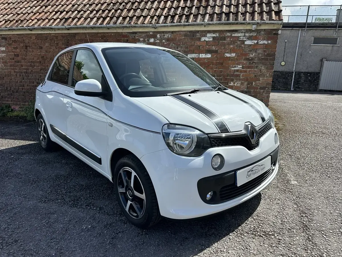 Used Renault Twingo Dynamique 70 HP (51 kW) 2016 White Hatchback