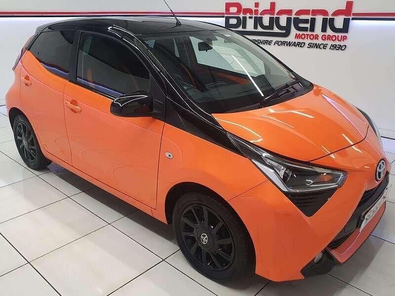 Used Toyota Aygo X-cite 72 HP (52 kW) 2020 Orange Hatchback