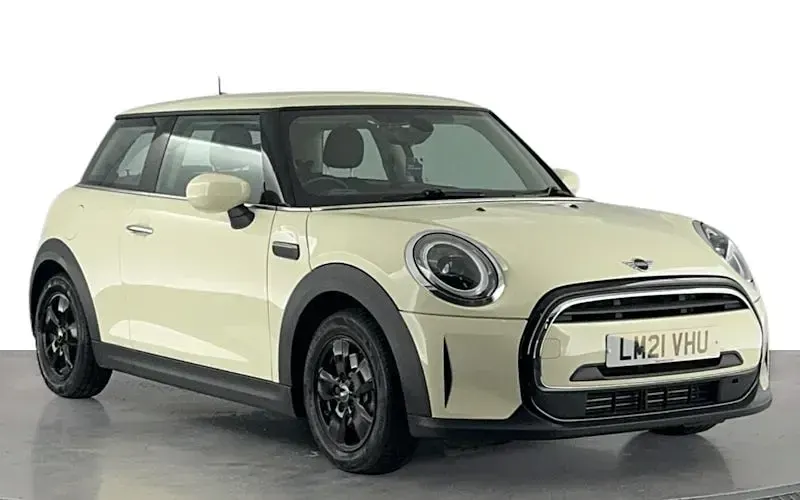 Used Mini Cooper Classic 136 HP (100 kW) 2021 White Hatchback
