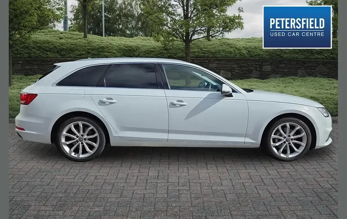 Used Audi A4 Sport 187 HP (137 kW) 2019 White Estate