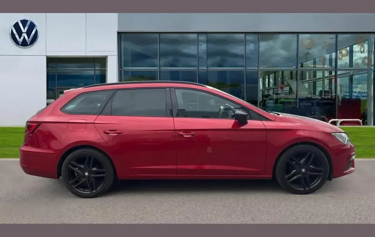Used Seat Leon Black Edition 147 HP (108 kW) 2020 Red Estate