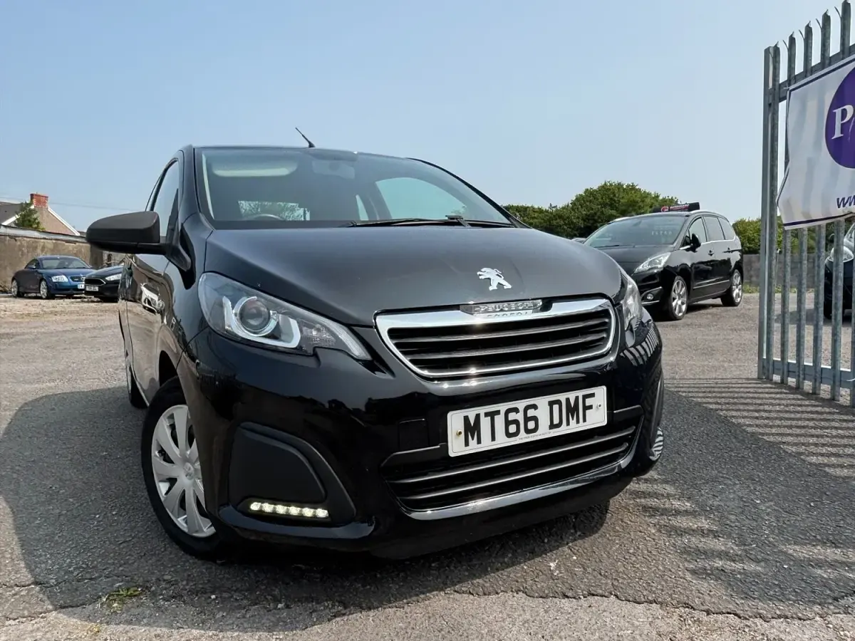 Used Peugeot 108 Access 68 HP (50 kW) 2016 Black Hatchback