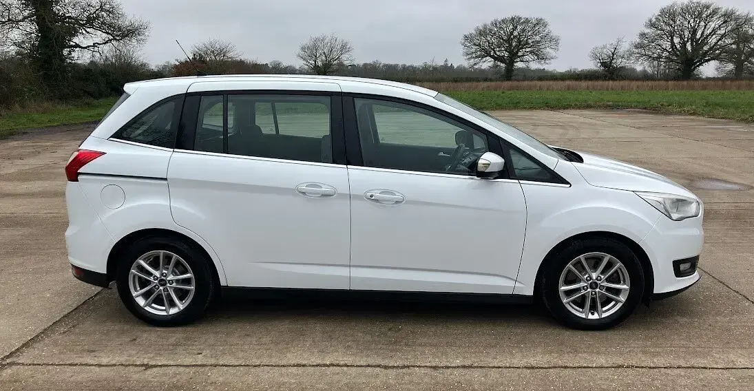 Used Ford Grand C-Max Zetec 120 HP (88 kW) 2015 White MPV