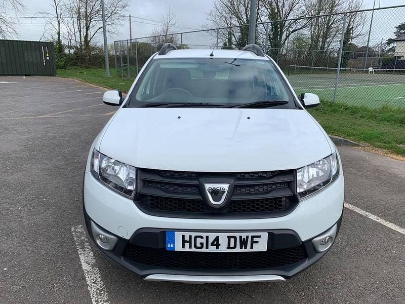 Used Dacia Sandero Ambiance 90 HP (66 kW) 2014 White Hatchback