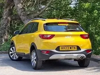 Used Kia Stonic 99 HP (72 kW) 2023 Yellow SUV