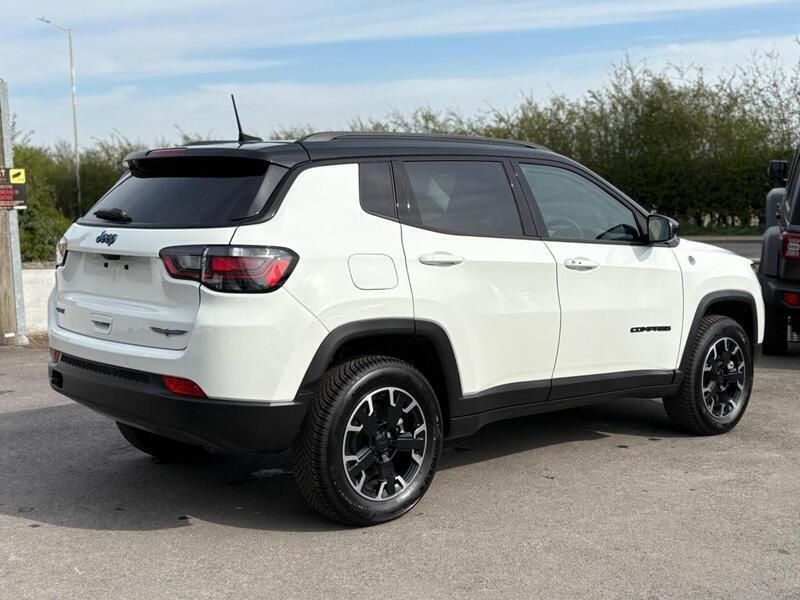 Alpine white Used 2024 Jeep Compass Trailhawk SUV | £26,995 (Expensive) - Image 1/3