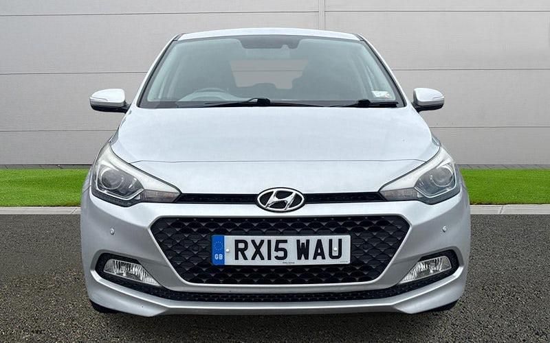 Używany Hyundai i20 Premium 101 KM (74 kW) 2015 Srebrny Hatchback