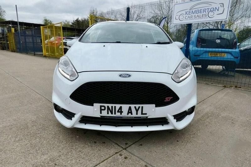 Used Ford Fiesta ST 182 HP (133 kW) 2014 White Hatchback