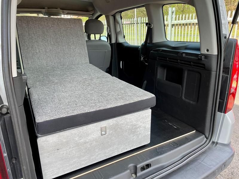 Used Citroën Berlingo Feel 99 HP (72 kW) 2016 Silver MPV