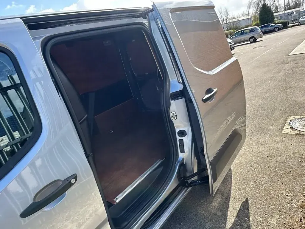 Second-hand Vauxhall Combo Edition 100 CP (73 kW) 2019 Gri Monovolum