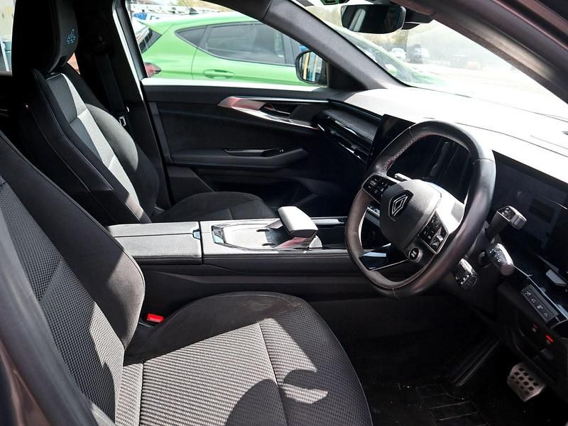 Begagnad Renault Austral Techno Esprit Alpine 200 HK (147 kW) 2024 Grå SUV