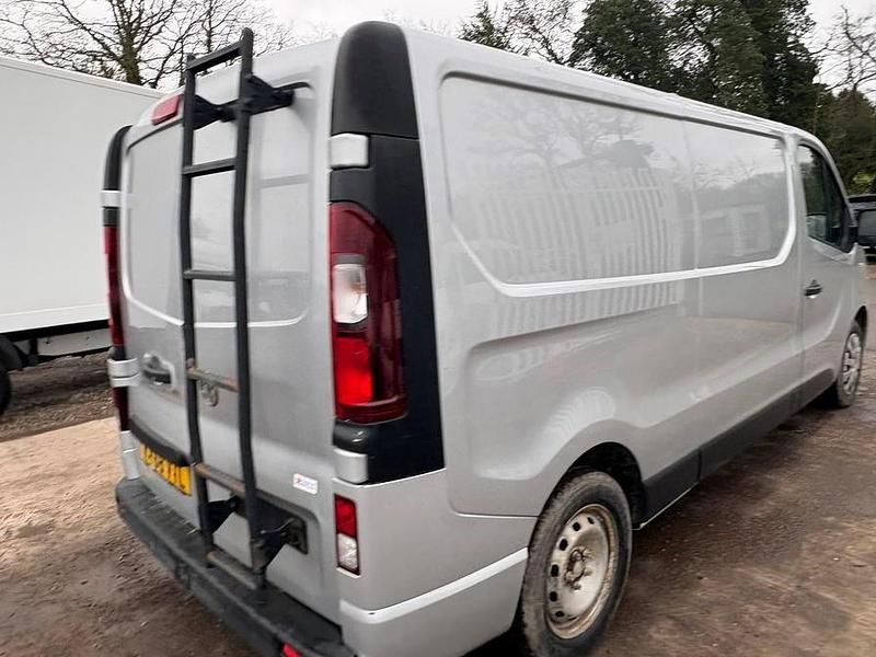 Used Vauxhall Vivaro Sportive 120 HP (88 kW) 2018 Silver
