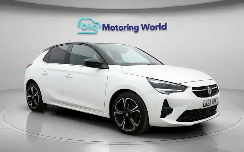 Begagnad Vauxhall Corsa Ultimate 101 HK (74 kW) 2023 Vit Halvkombi