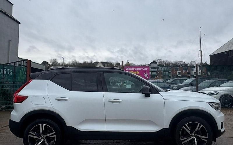 Used Volvo XC40 R-Design 156 HP (114 kW) 2019 SUV