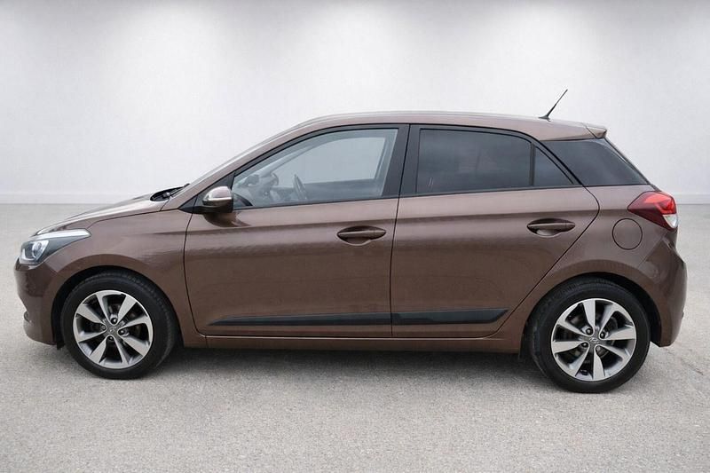 Used Hyundai i20 Premium 84 HP (61 kW) 2016 Brown Hatchback