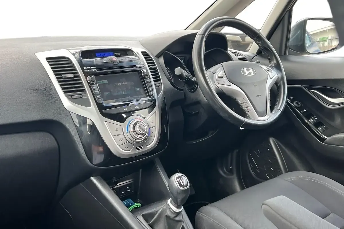 Begagnad Hyundai i20 SE 2018 Grå Halvkombi