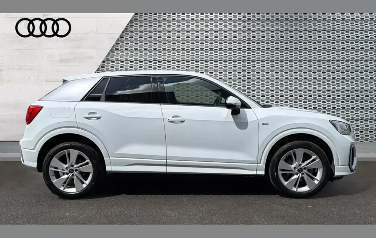 Used Audi Q2 S-Line 147 HP (108 kW) 2025 White SUV