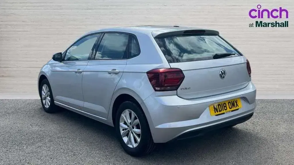 Used VW Polo SE 95 HP (69 kW) 2018 Reflex silver metallic Hatchback