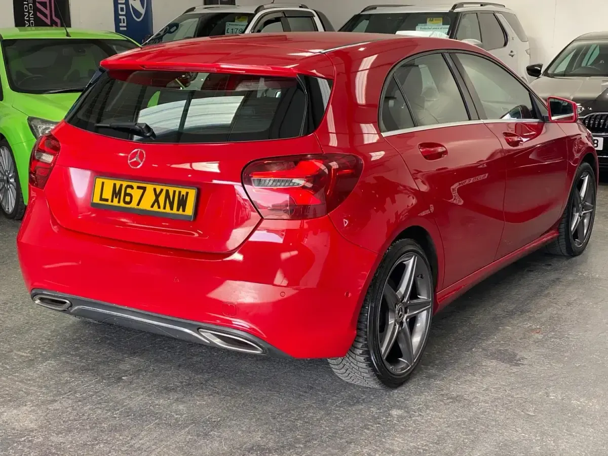 Używany Mercedes A180 Premium 2017 Czerwony Hatchback
