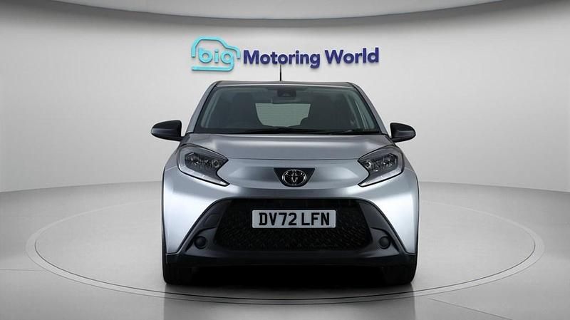Used Toyota Aygo X PURE 72 HP (52 kW) 2023 Silver SUV