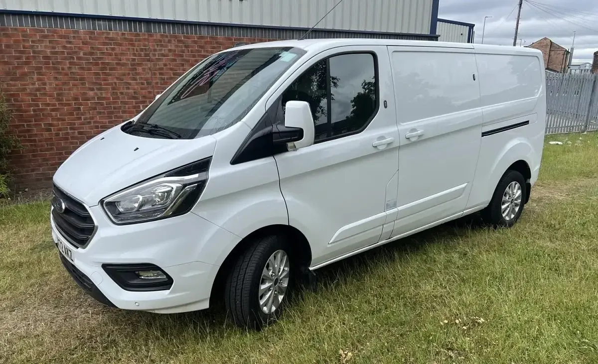 Used Ford Transit Custom Limited 130 HP (95 kW) 2022 White Van