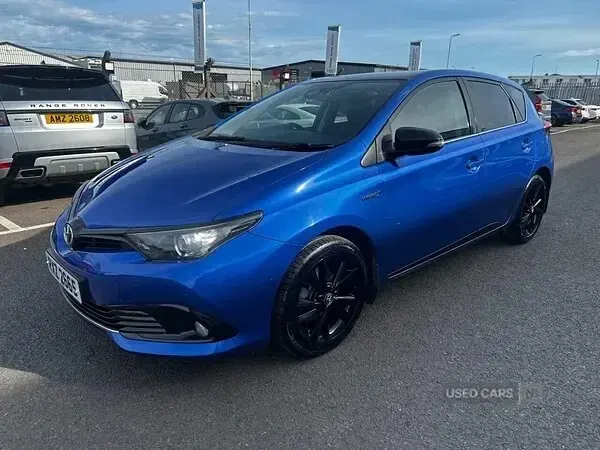 Used Toyota Auris Hybrid Design 136 HP (100 kW) 2018 Blue/black Hatchback