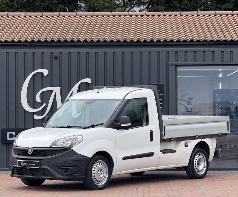 White Used 2015 Fiat Doblò MPV | £5,490 (Fair price) - Image 1/4