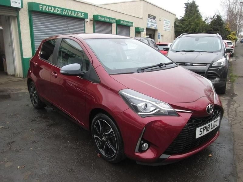 Used Toyota Yaris Design 111 HP (81 kW) 2018 Red Hatchback