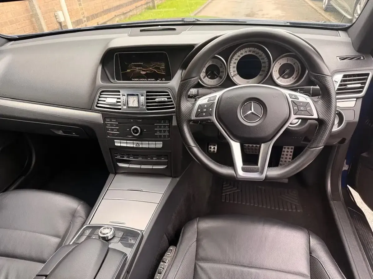 Begagnad Mercedes E220 AMG line 175 HK (128 kW) 2016 Blå Sportkupé