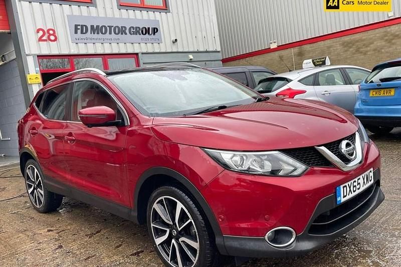 Red Used 2015 Nissan Qashqai Tekna SUV | £8,000 (Fair price) - Image 1/1
