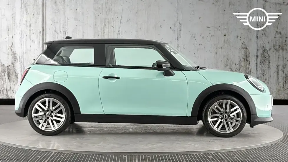 Usado Mini Cooper Hatch 113 kW (154 HP) 2025 Verde Citadino