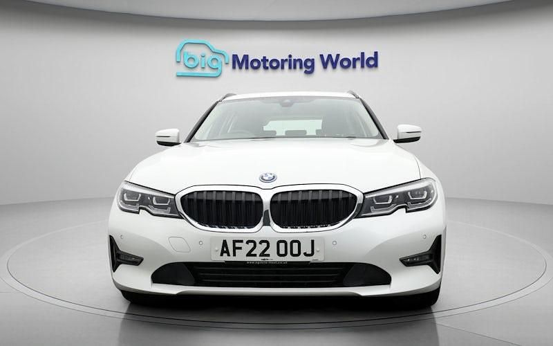 Used BMW 330e 292 HP (214 kW) 2022 White Estate