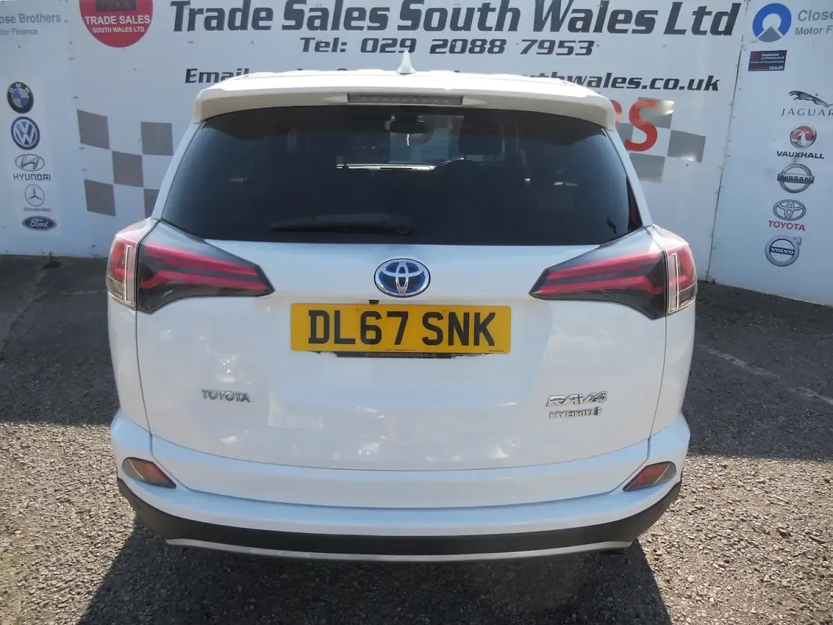 Used Toyota RAV4 Design 2018 White SUV