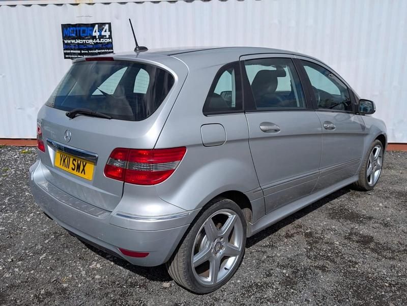 Begagnad Mercedes B160 2011 Silver Minibuss