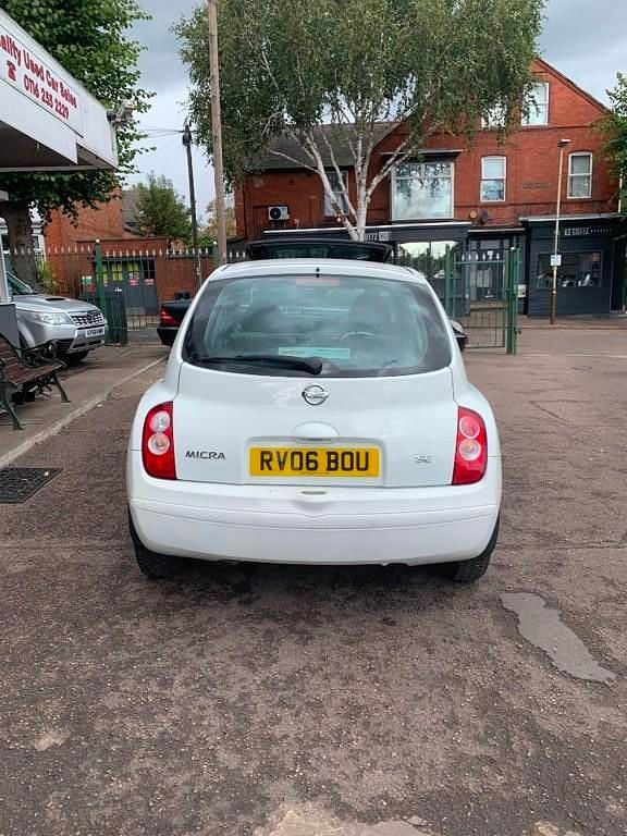 Usado Nissan Micra SE 88 HP (64 kW) 2006 Branco Citadino