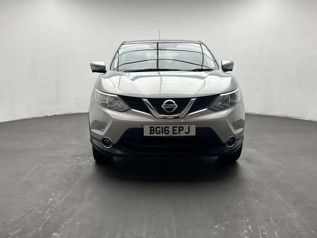 Used Nissan Qashqai N-Connecta 108 HP (79 kW) 2016 Silver SUV