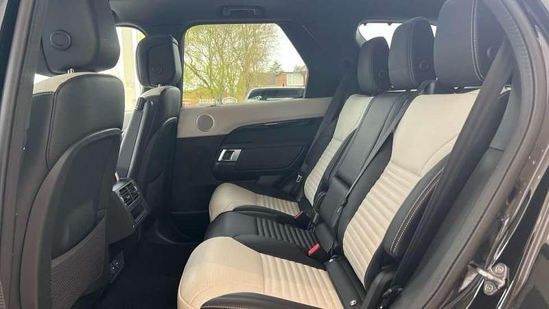 Used Land Rover Discovery 5 SE Dynamic 300 HP (220 kW) 2023 Black SUV