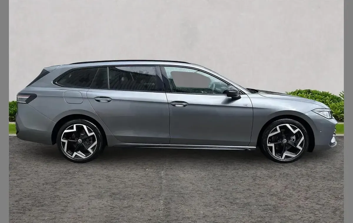 Used VW Passat R-line 147 HP (108 kW) 2026 Grey Estate